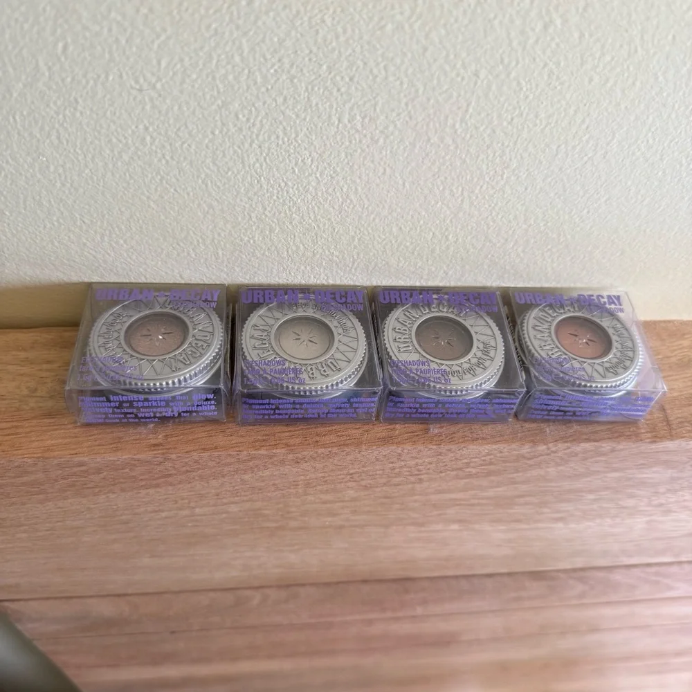 Urban Decay Eyeshadow Bundle - Picture 3 of 3